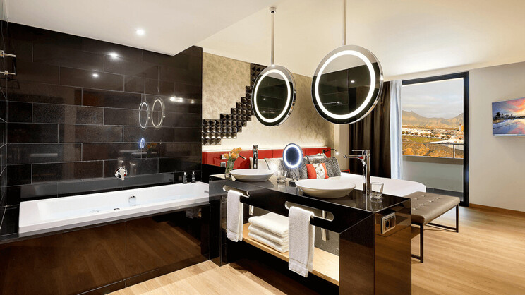 Studio Suite Silver and Gold 